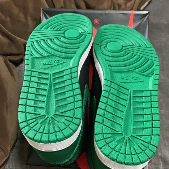 Air Jordan 1 Retro High - Picture 10 of 11